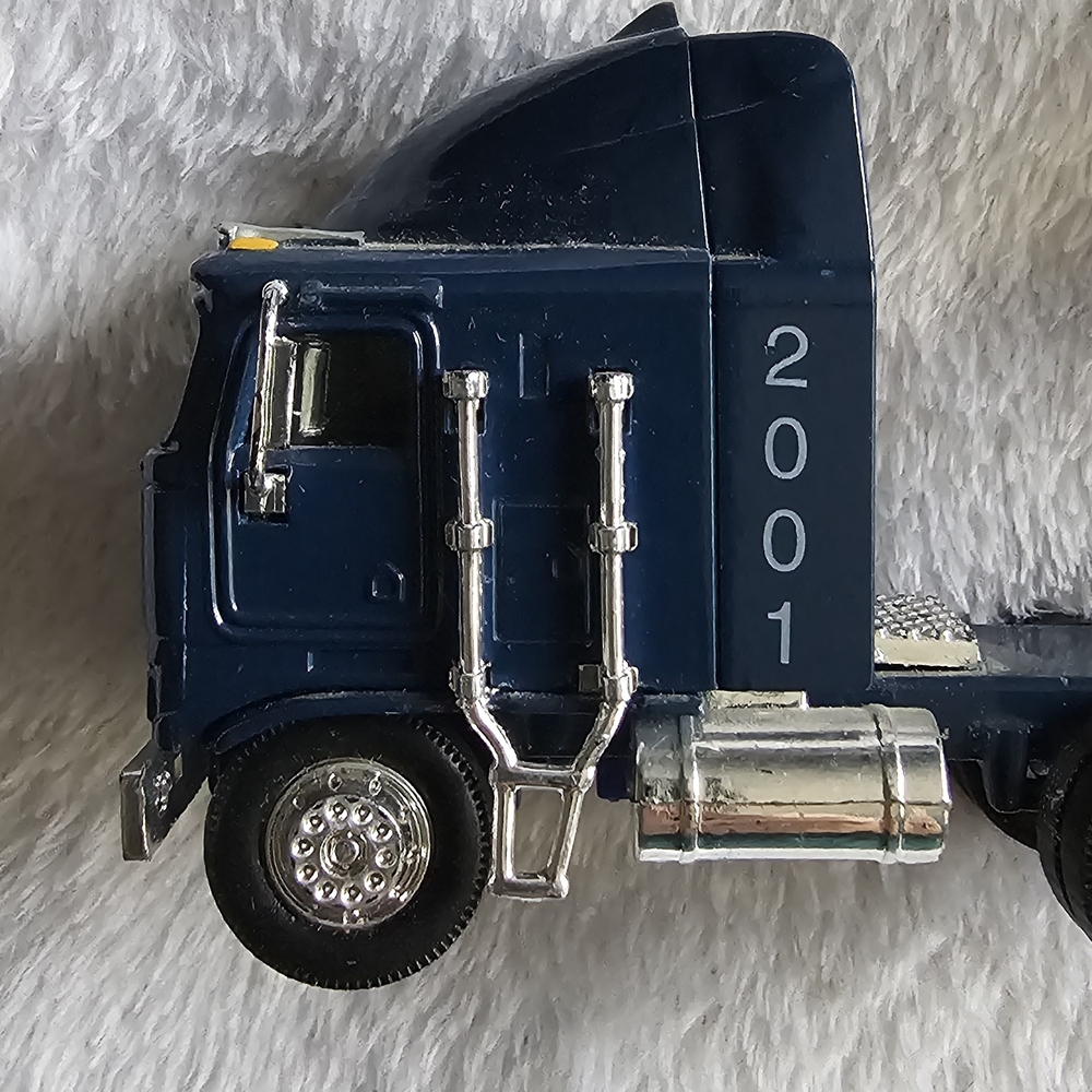 2001 Die-cast Penn State semi truck - Picture 5 of 10